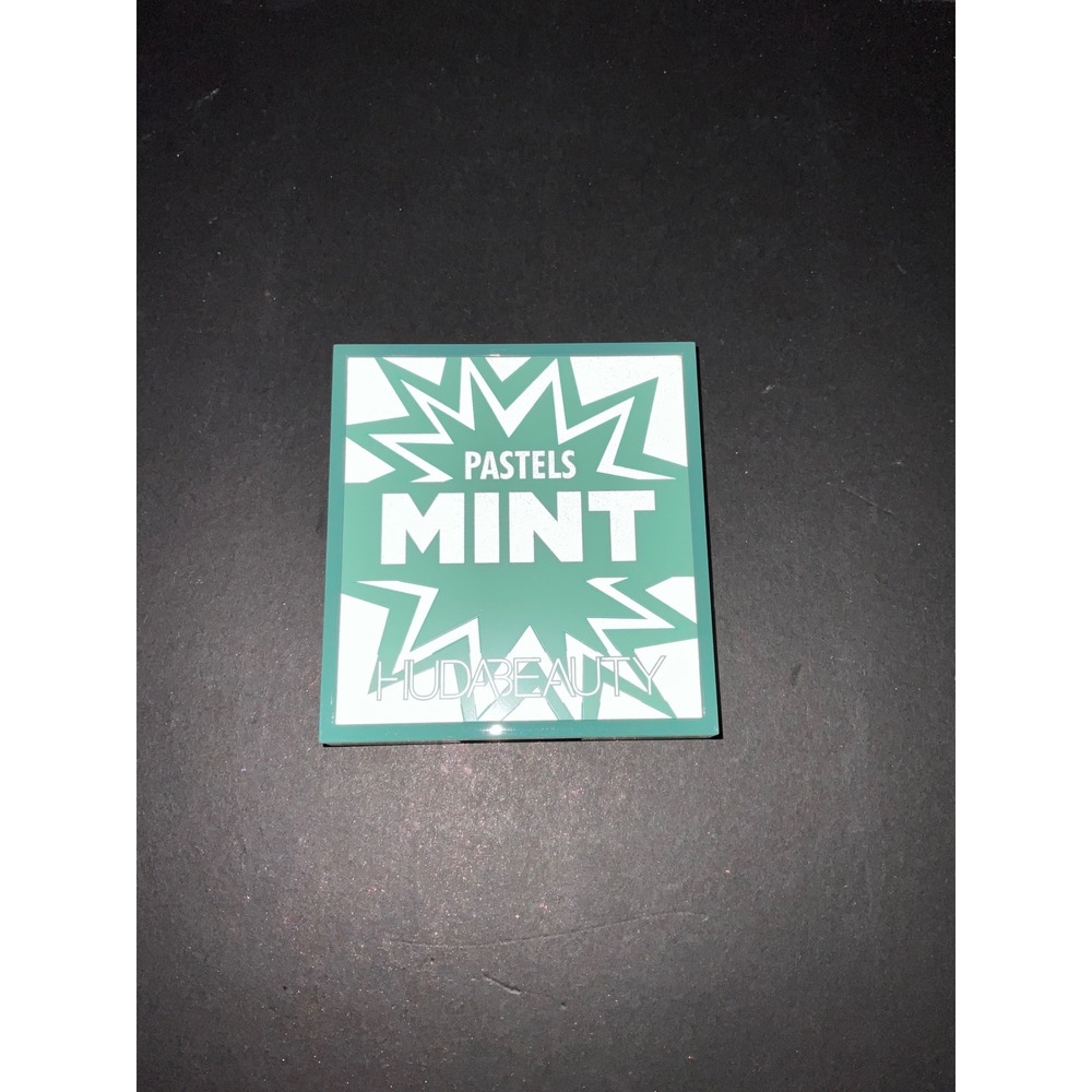 Huda Beauty Eyeshadow Palette Pastels Mint 9 pan Metallic Shimmer Swirl eye face
